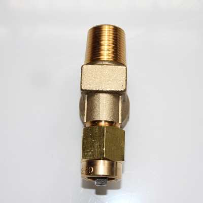 Pressure reducing oxygen cylinder valve